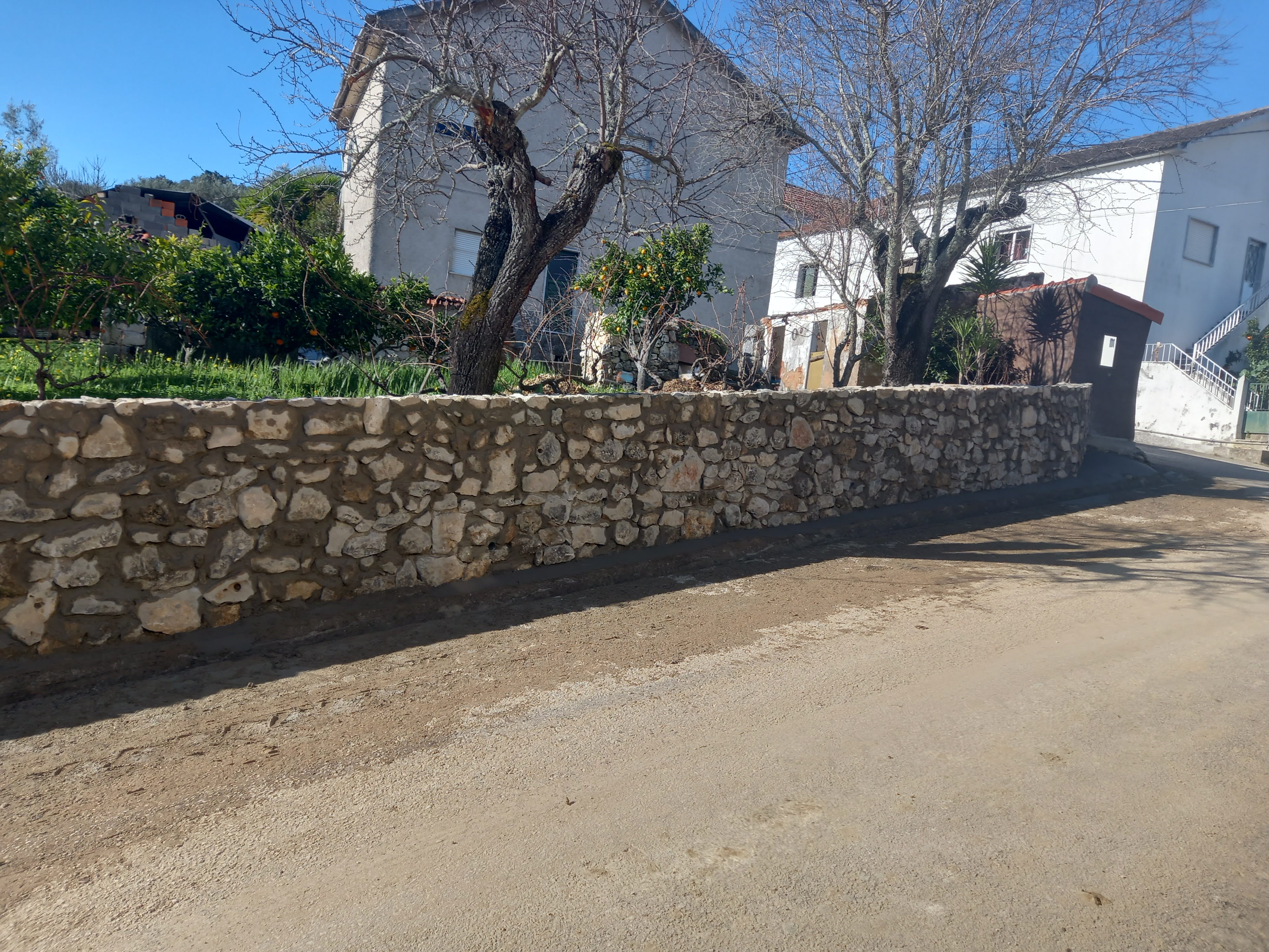 Reconstrução muro em pedra